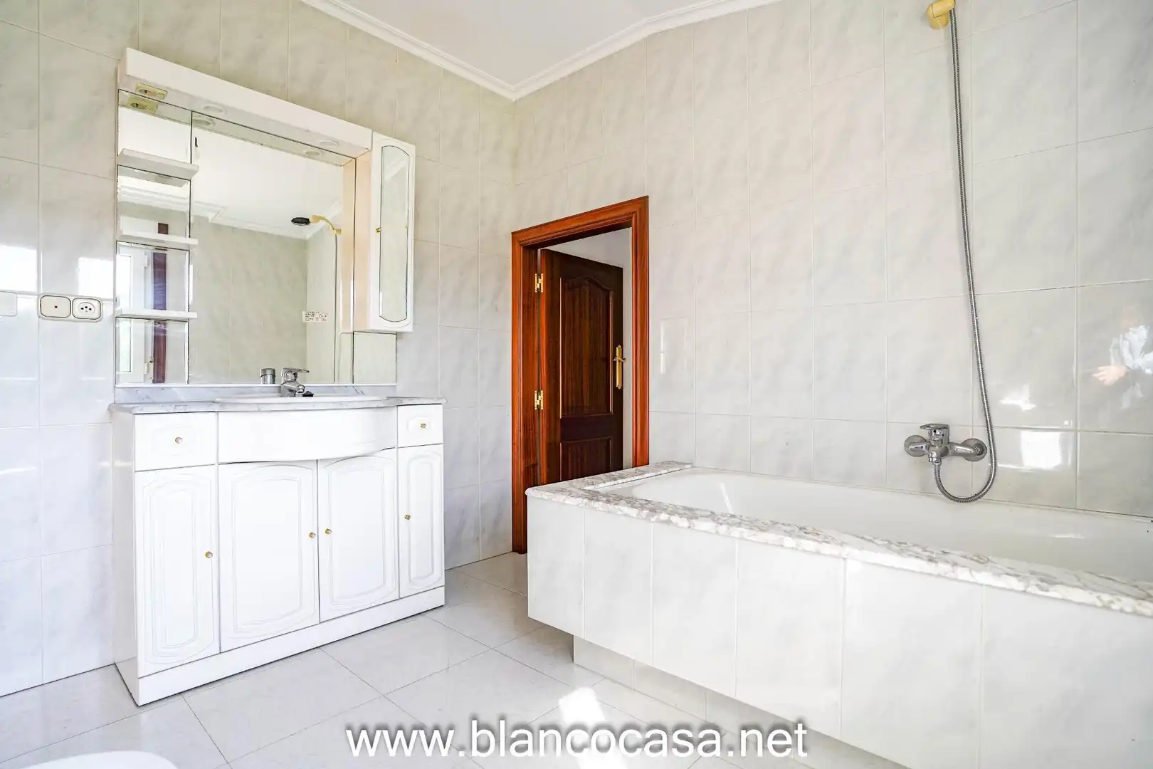 Baño de Casa o chalet en venta en Carballo con Calefacción, Jardín privado y Trastero