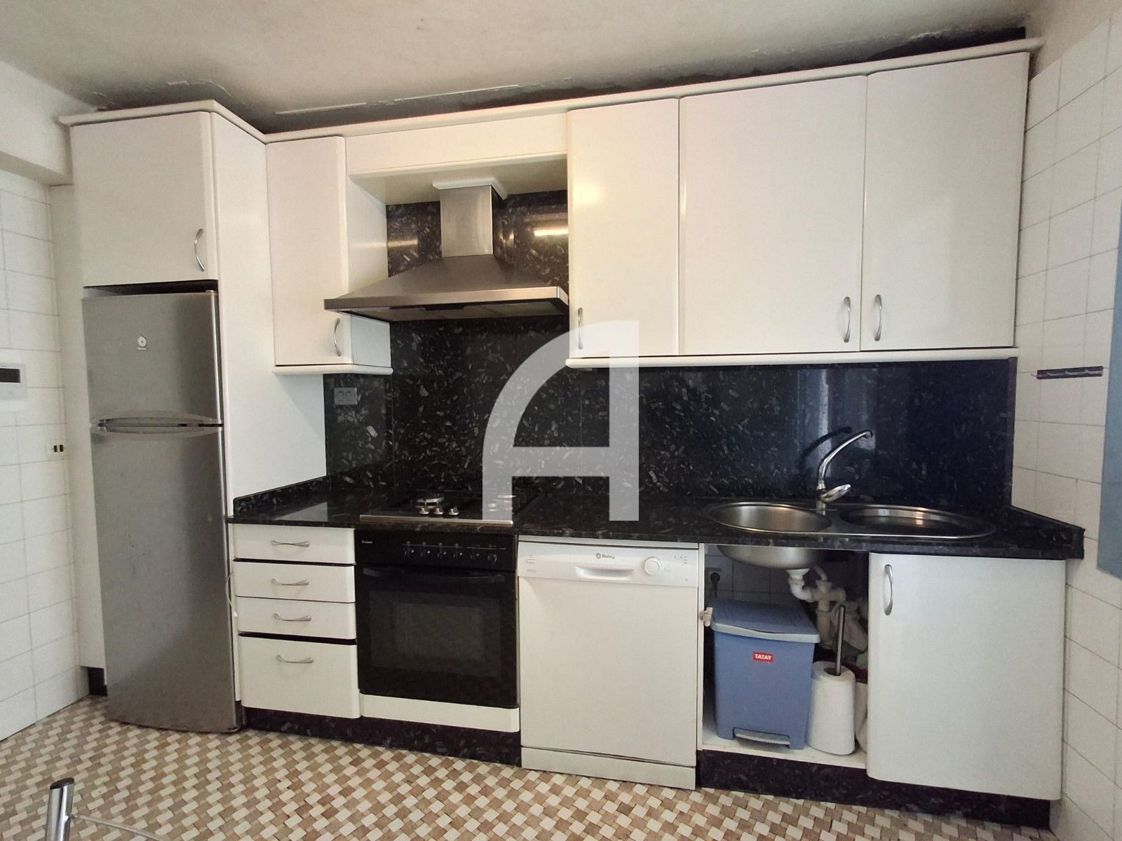 Kitchen of Flat for sale in Vigo   with Heating, Storage room and Furnished