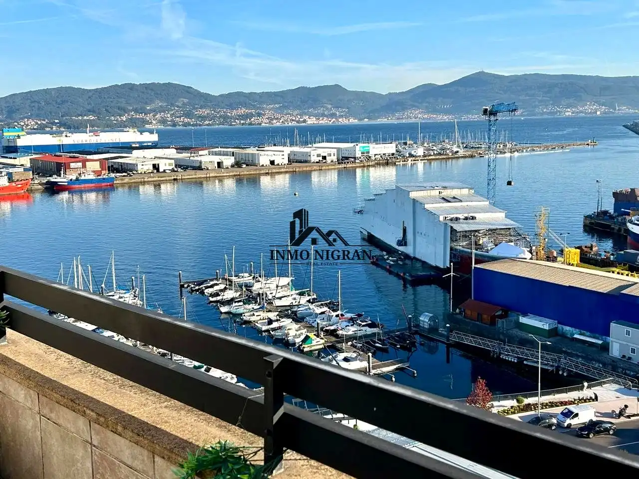 Vista exterior de Dúplex en venta en Vigo  con Calefacción y Terraza