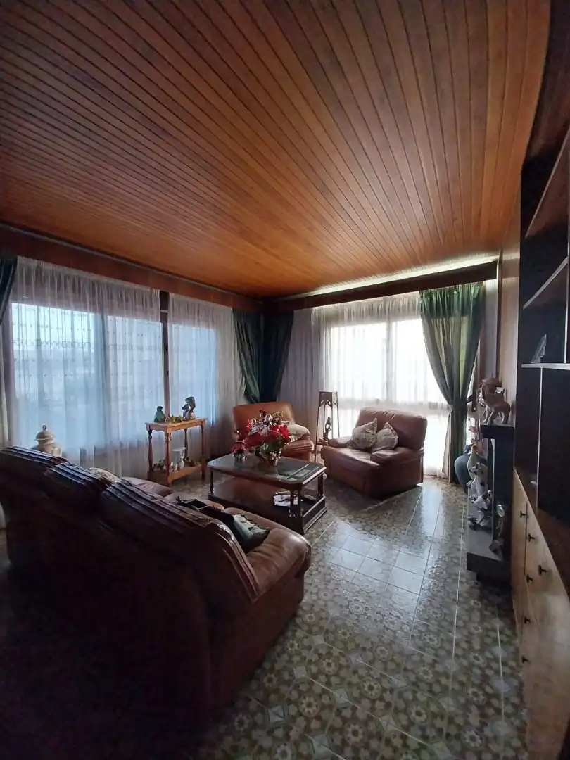 Sala de estar de Dúplex en venta en Vilablareix con Parquet, Terraza y Horno