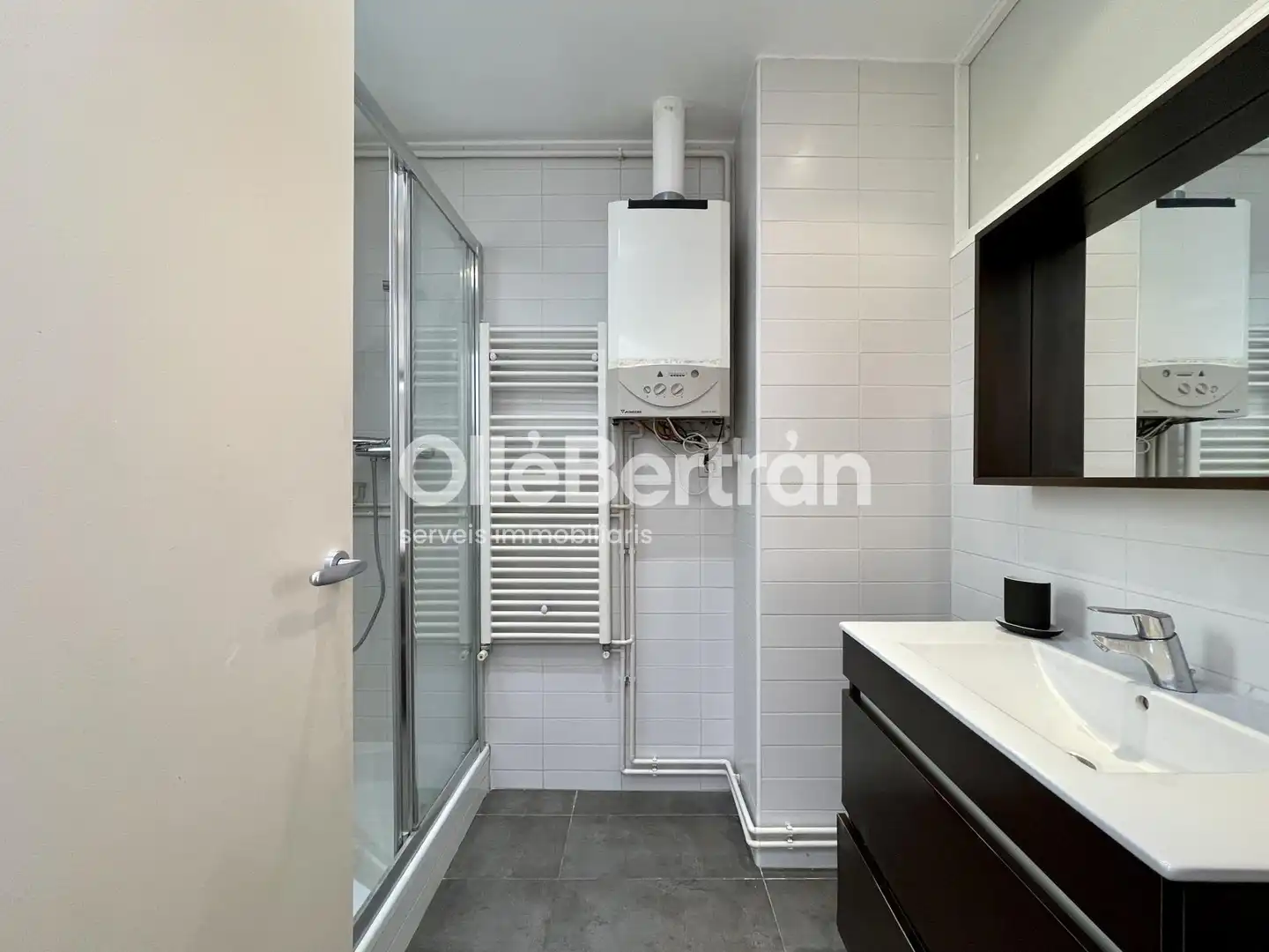 Bathroom of Flat for sale in Barcelona  with Air Conditioner, Heating and Oven