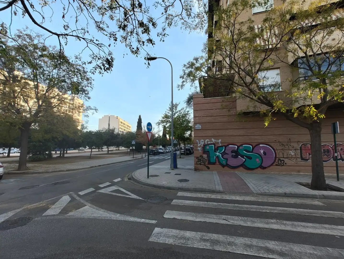Vista exterior de Local en venta en Granada