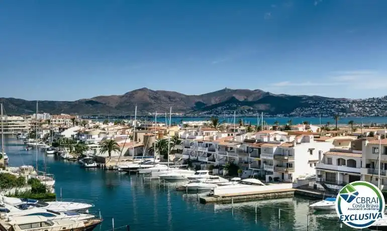 Vista exterior de Apartament en venda en Empuriabrava