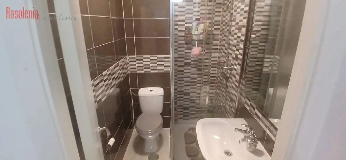 Baño de Piso en venta en Cambre  con Calefacción, Trastero y Amueblado