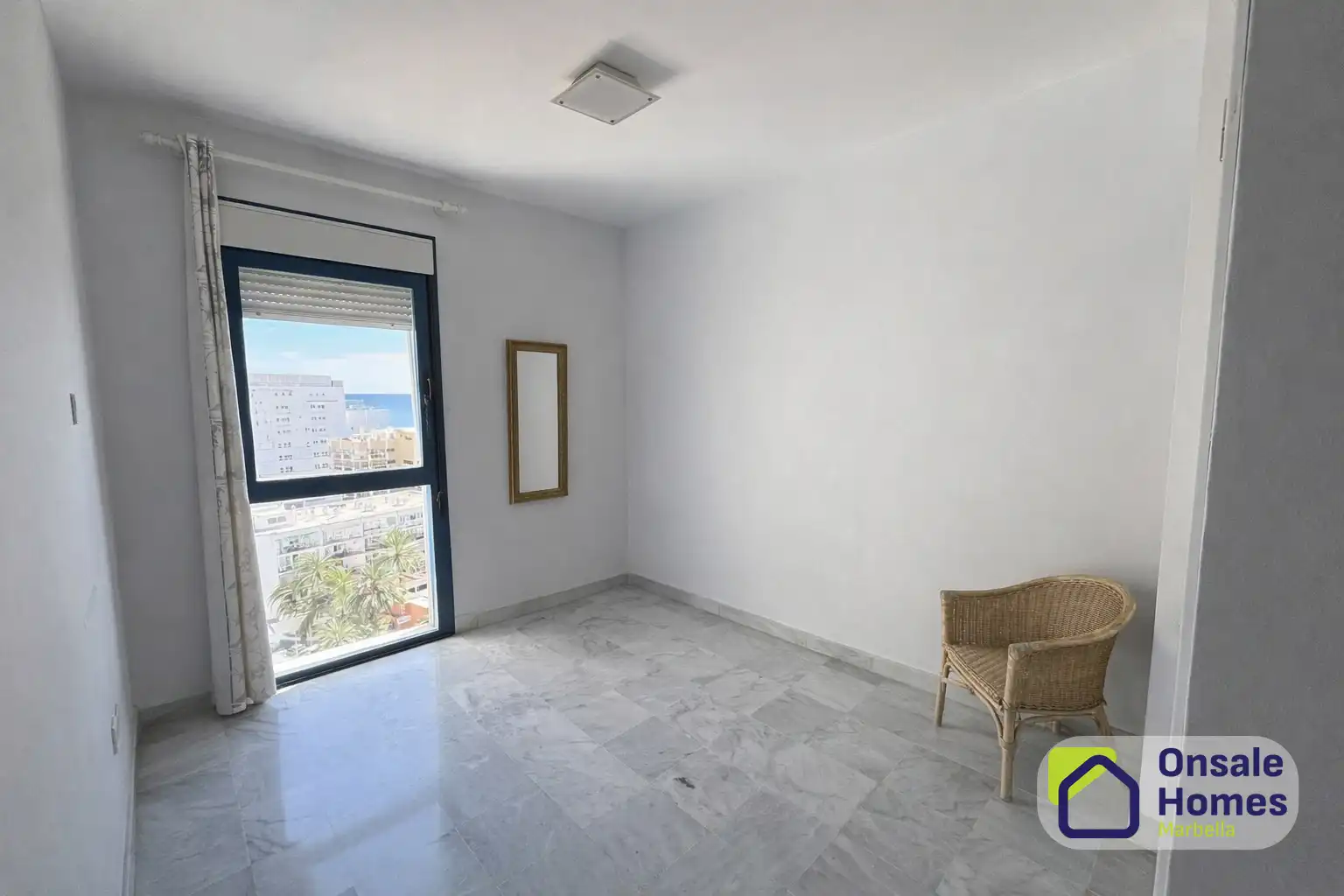 Schlafzimmer von Wohnung zum Verkauf in Marbella mit Abstellraum und Balkon