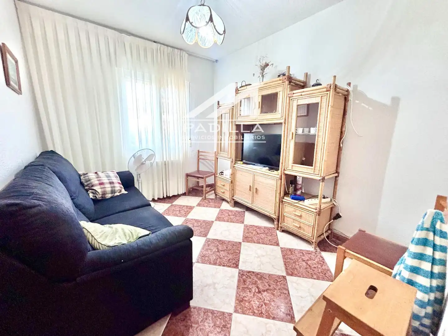 Sala d'estar de Casa o xalet en venda en El Viso de San Juan amb Calefacció, Terrassa i Piscina