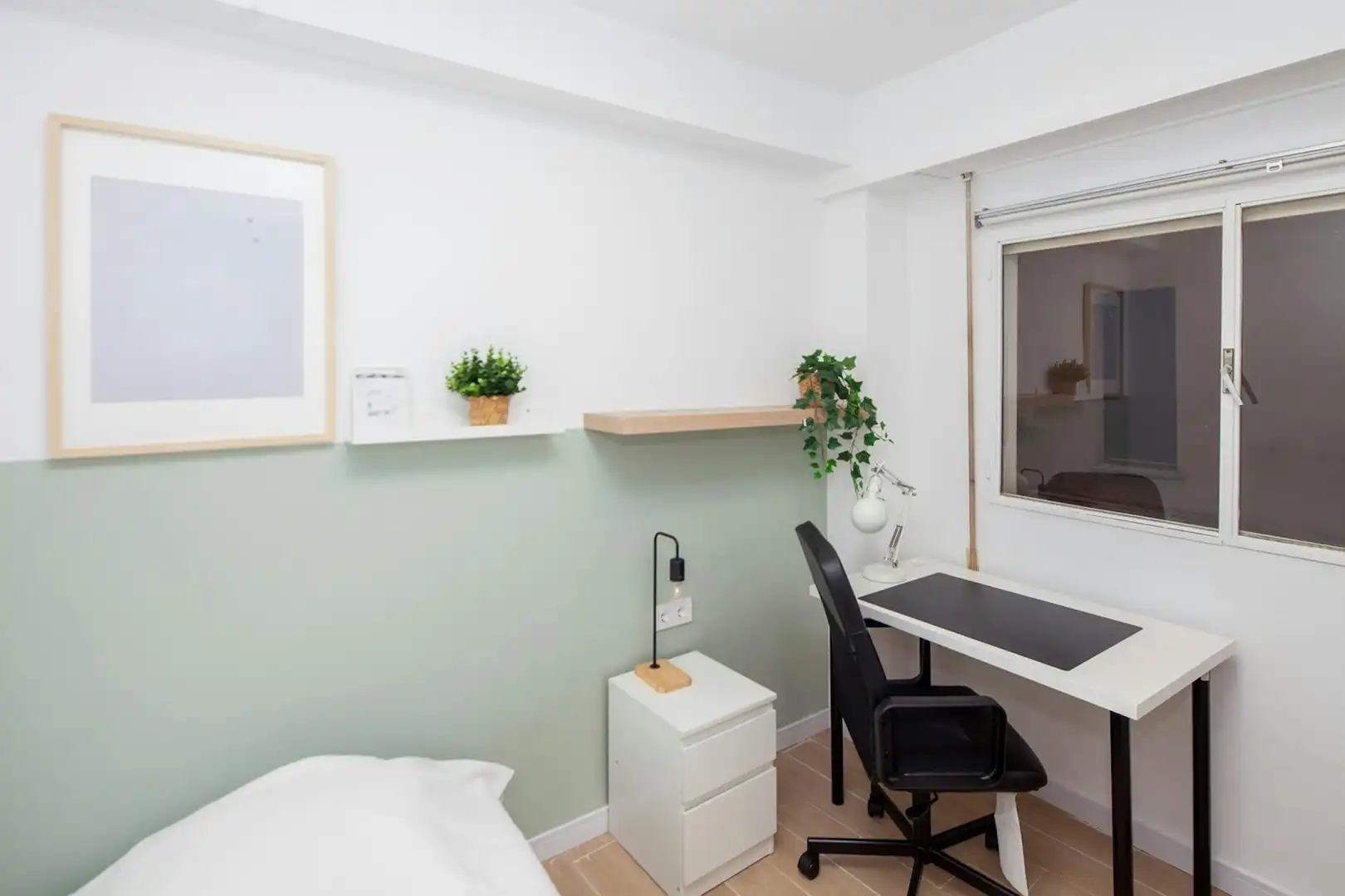 Habitación de Piso para compartir en  Valencia Capital con Amueblado, Lavadora y TV