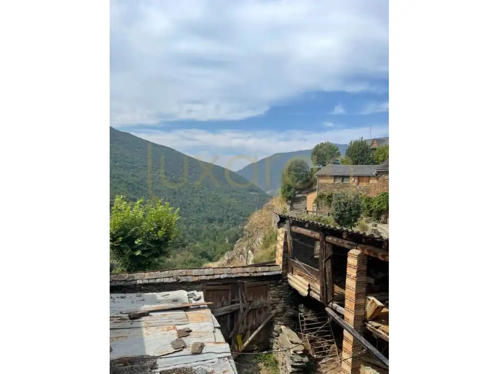 Casa o xalet en venda en Tírvia