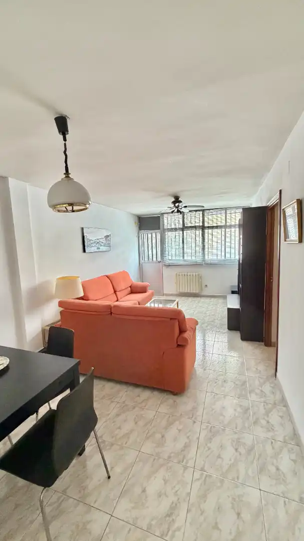 Vista exterior de Piso en venta en Madrid con Calefacción, Parquet y Amueblado