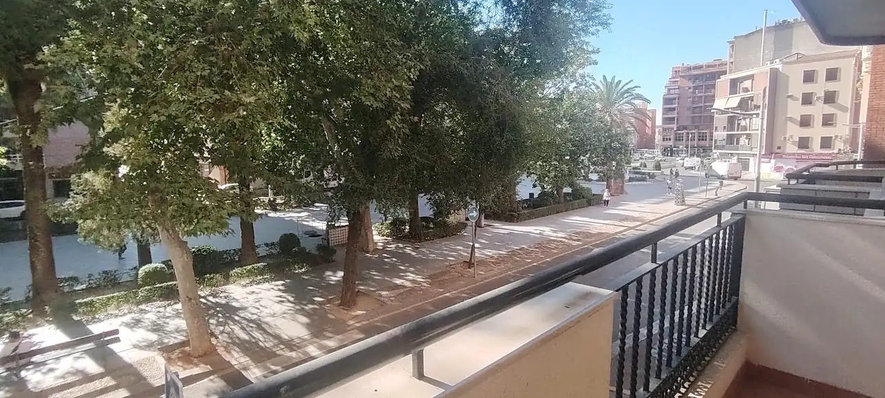 Vista exterior de Pis en venda en Linares amb Aire condicionat, Calefacció i Balcó