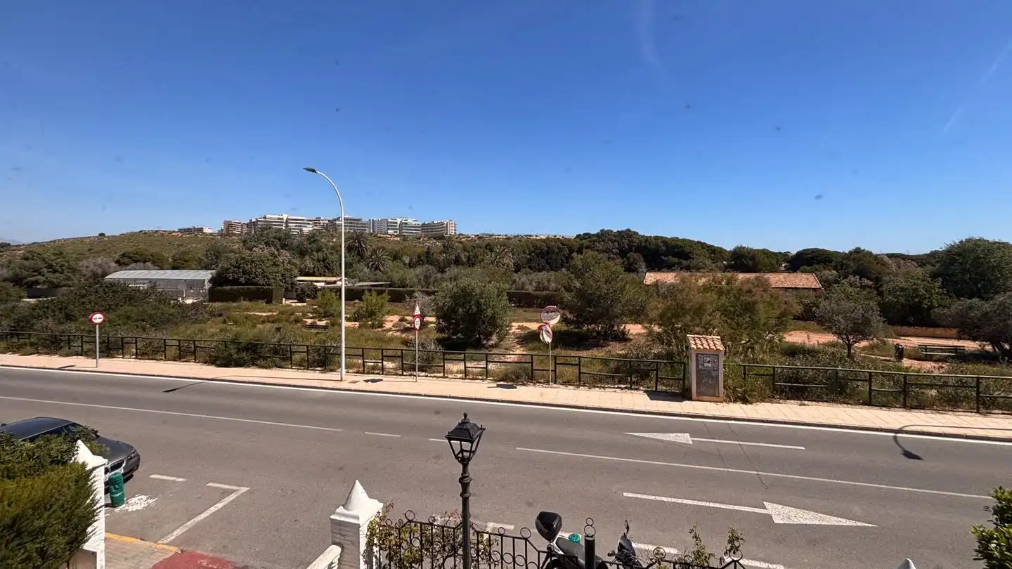 Vista exterior de Casa adosada en venda en Santa Pola amb Aire condicionat, Jardí privat i Terrassa