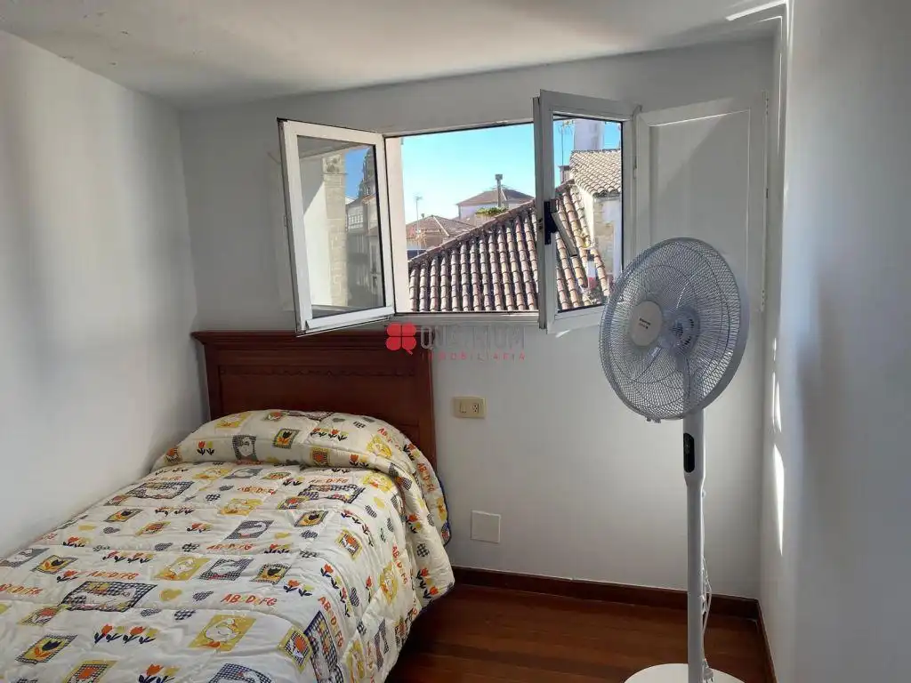 Dormitori de Casa o xalet en venda en Santiago de Compostela  amb Calefacció, Traster i Balcó