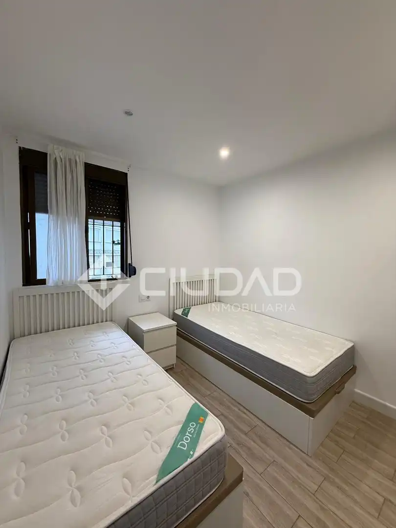 Habitación de Piso en venta en El Bosque con Aire acondicionado, Amueblado y Alarma
