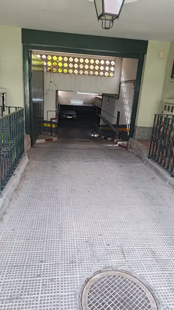 Parkplatz von Garage zur Miete in Brunete