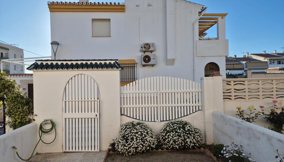 Foto 1 de Casa adosada en venda a Torre de Benagalbón, Málaga