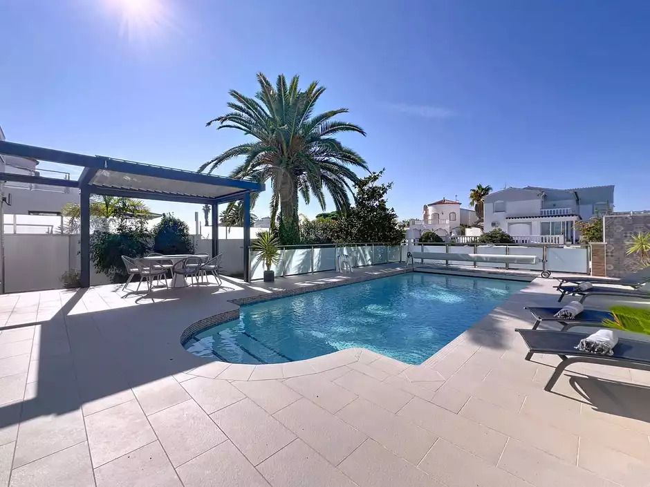 Piscina de Casa o xalet en venda en Empuriabrava amb Piscina