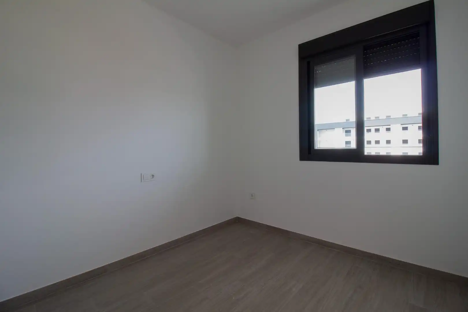 Habitación de Piso de alquiler en La Rinconada con Aire acondicionado, Jardín privado y Terraza