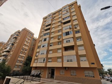 Piso con ascensor en venta en Calle Poeta Agustín Ruano