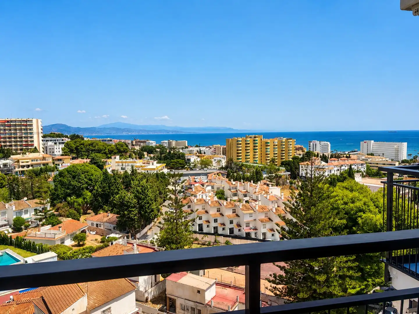 Flat with pool for sale in Avenida Antonio Machado 2