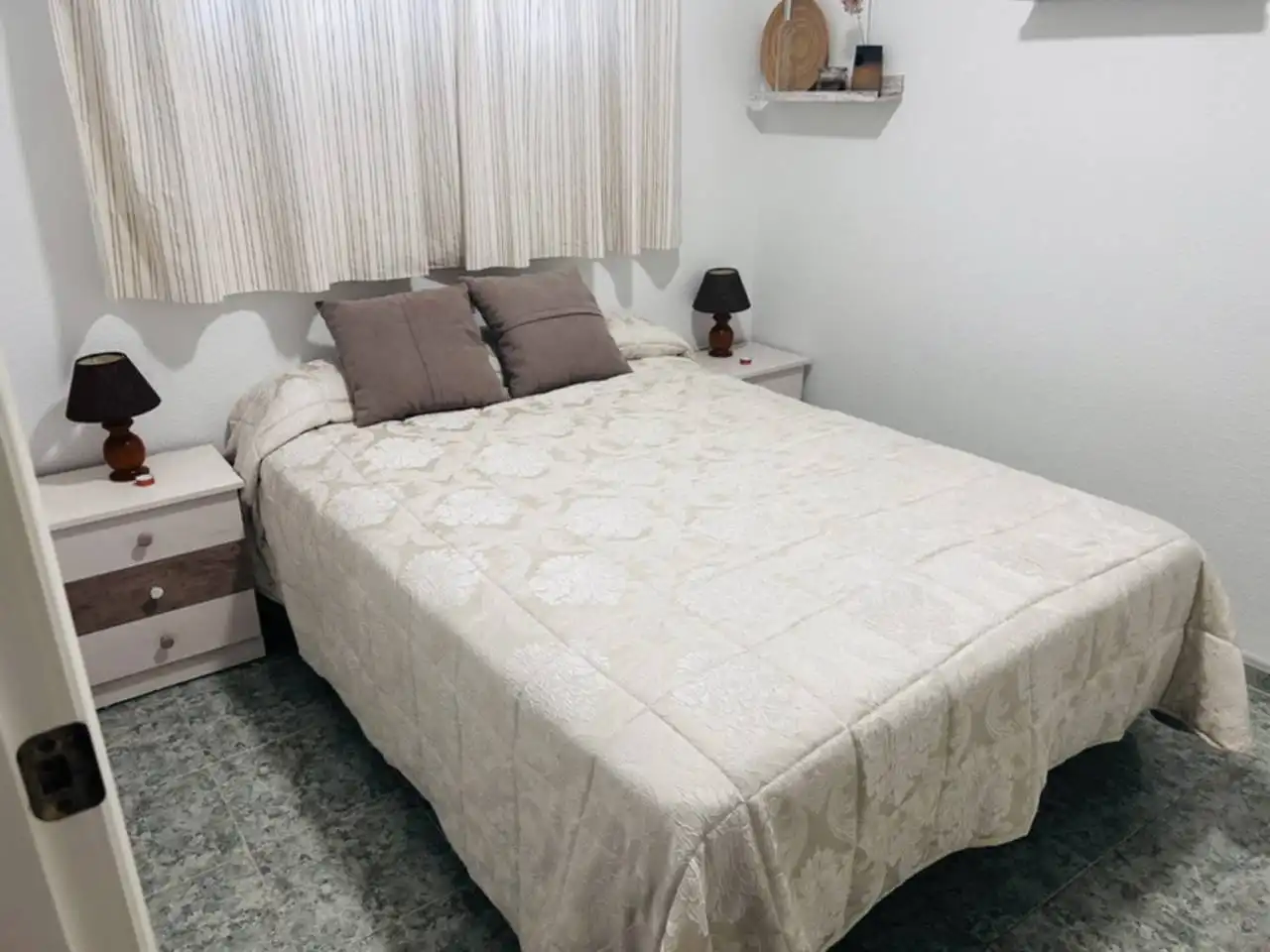 Habitación de Apartamento de alquiler en Almuñécar con Aire acondicionado, Terraza y Amueblado
