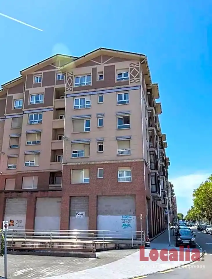 Local comercial en venta en De Los Castros, imagen 2