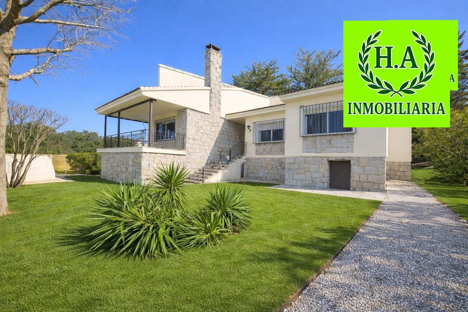 Exterior view of House or chalet for sale in Pedrezuela  with Swimming Pool