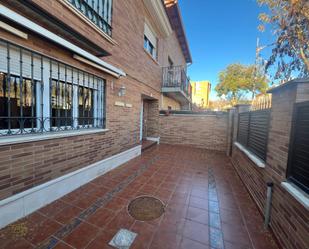 Vista exterior de Casa adosada en venda en Guadalajara Capital amb Aire condicionat