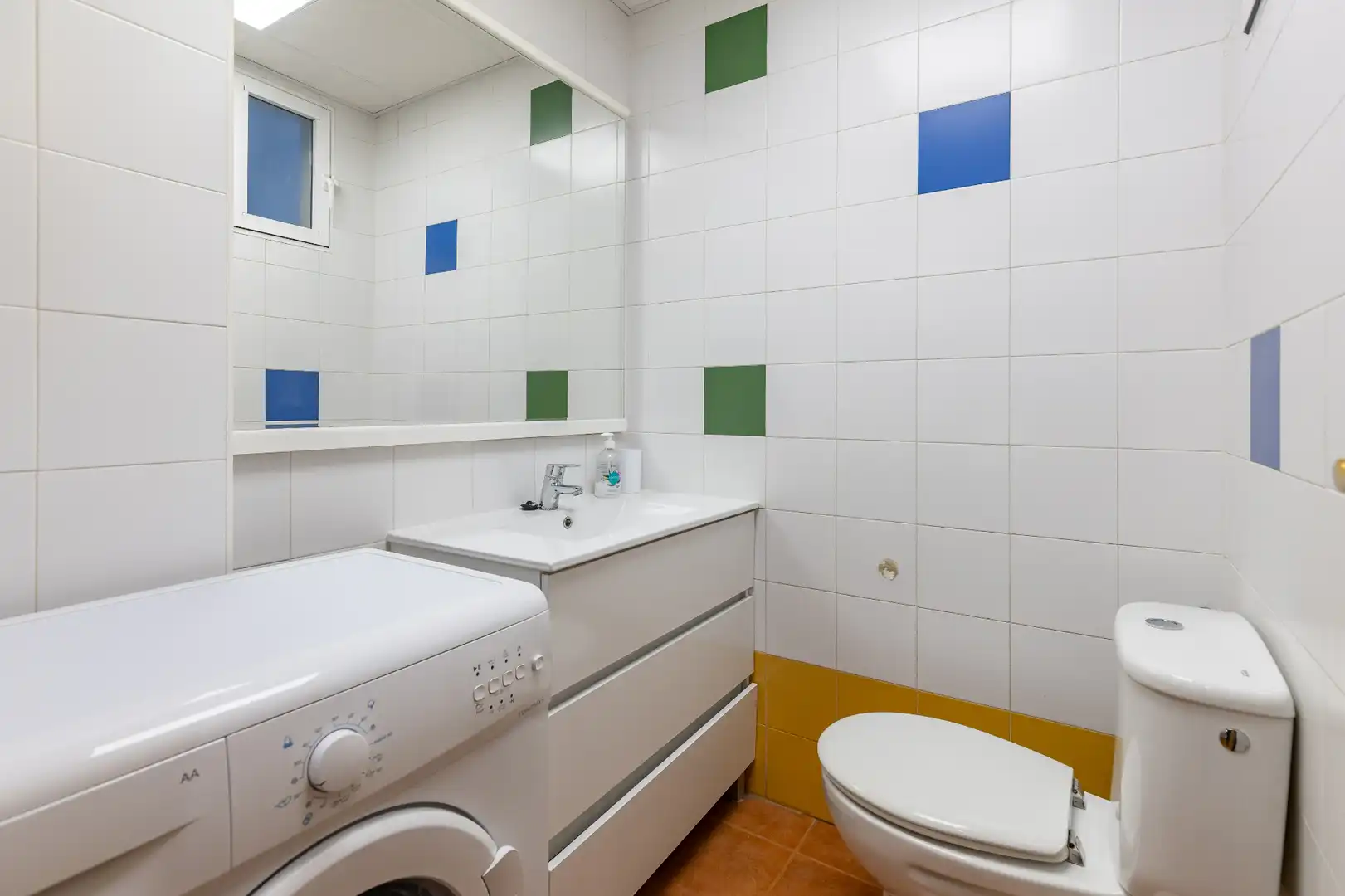 Badezimmer von Wohnungen zur Miete in Valencia mit Klimaanlage, Heizung und Möbliert