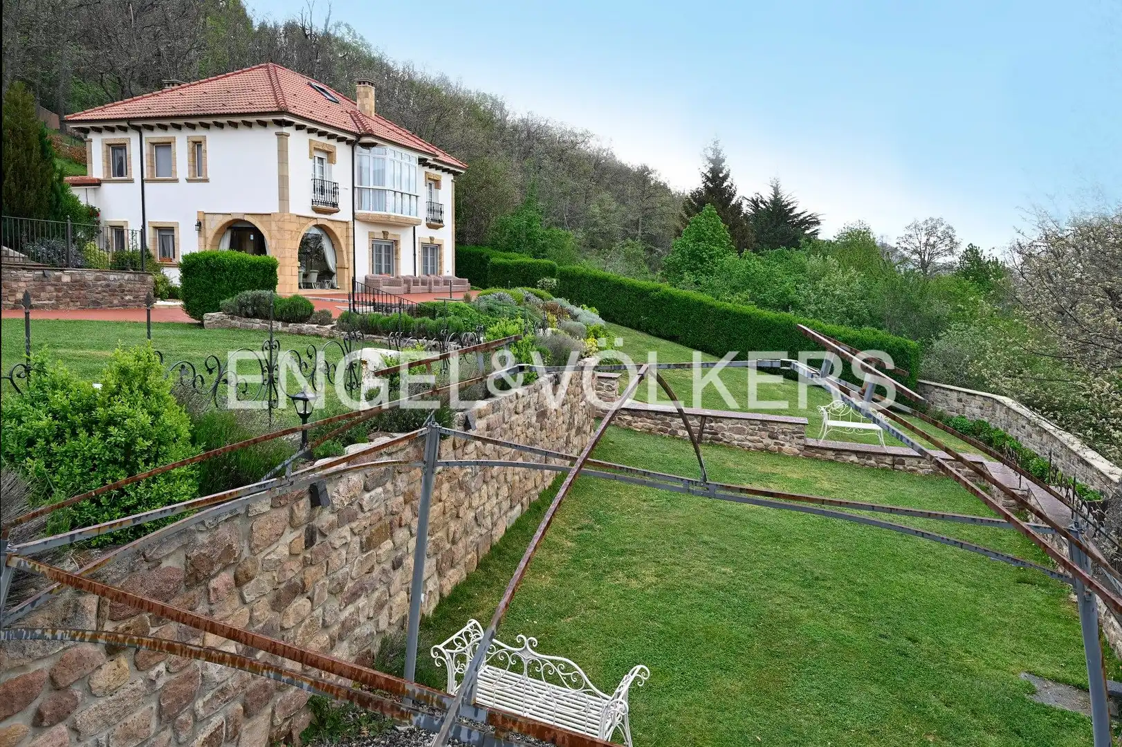Jardín de Casa o chalet en venta en Reinosa con Aire acondicionado, Calefacción y Jardín privado