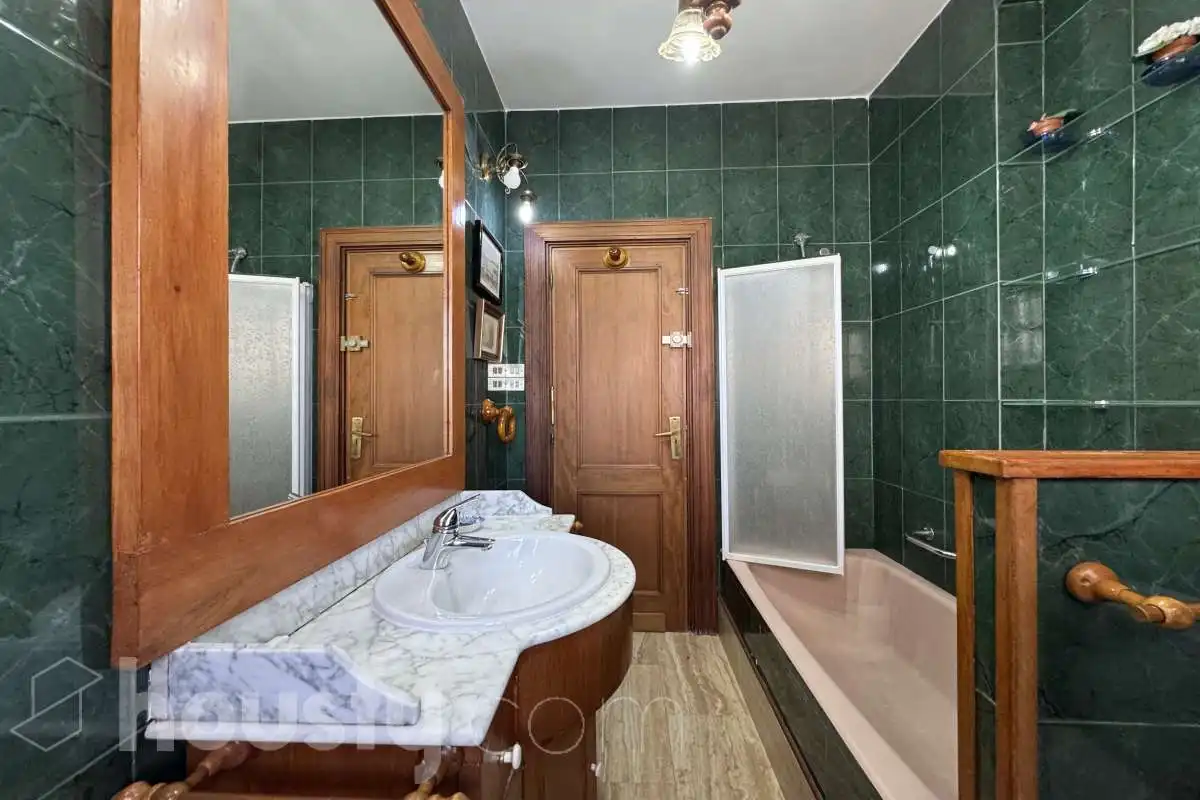 Bathroom of Flat for sale in Lugo  with Heating, Terrace and Storage room