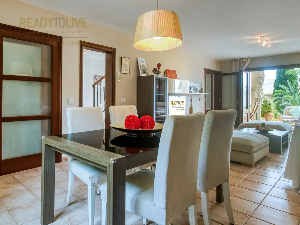 Esszimmer von Einfamilien-Reihenhaus zum Verkauf in Alcúdia mit Klimaanlage, Privatgarten und Terrasse