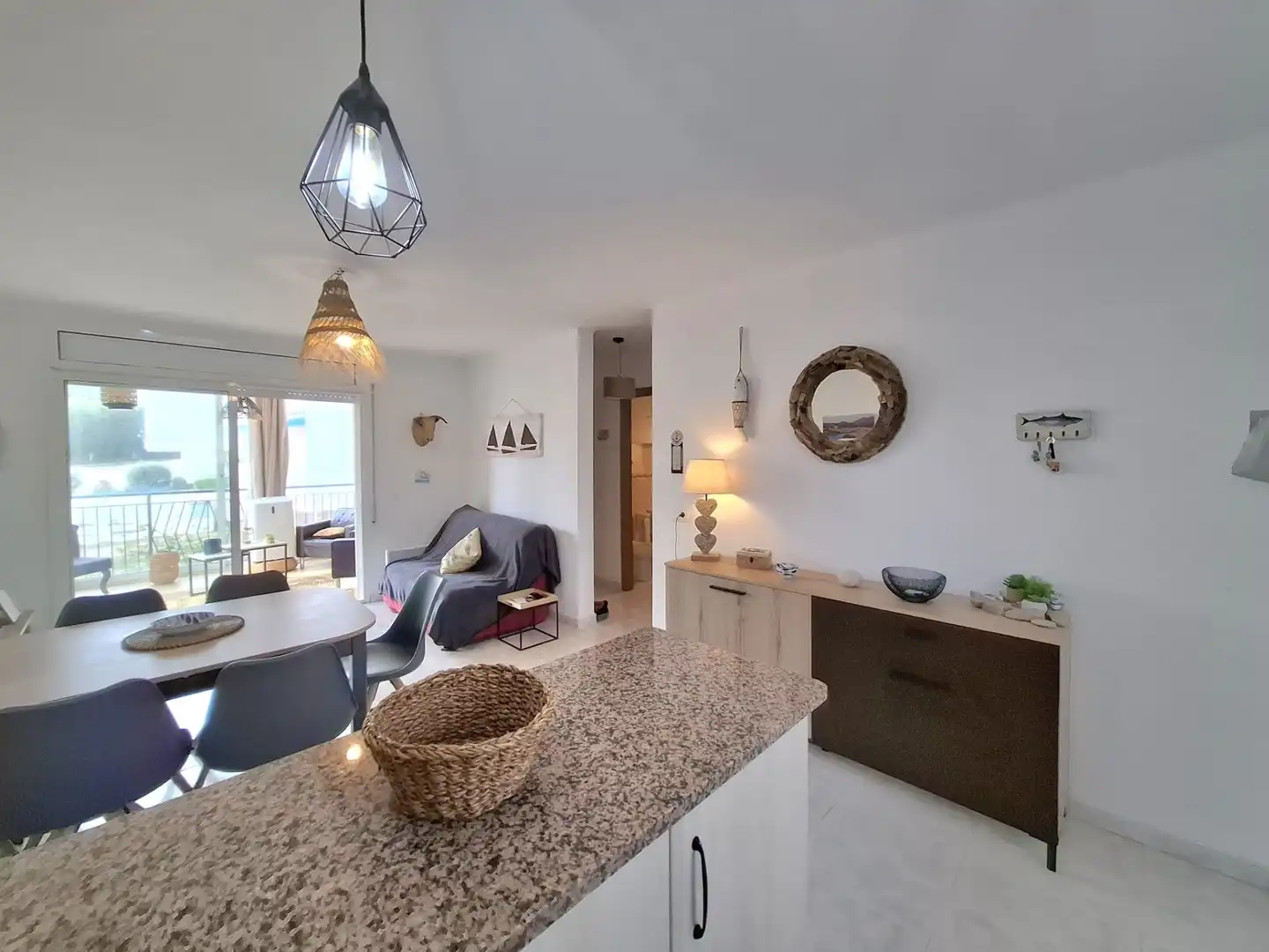 Sala de estar de Piso en venta en Llançà con Terraza y Amueblado