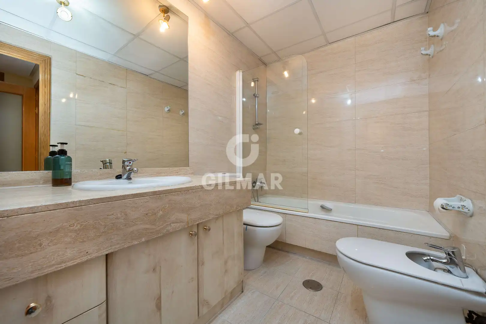 Baño de Piso en venta en Madrid con Calefacción, Jardín privado y Trastero