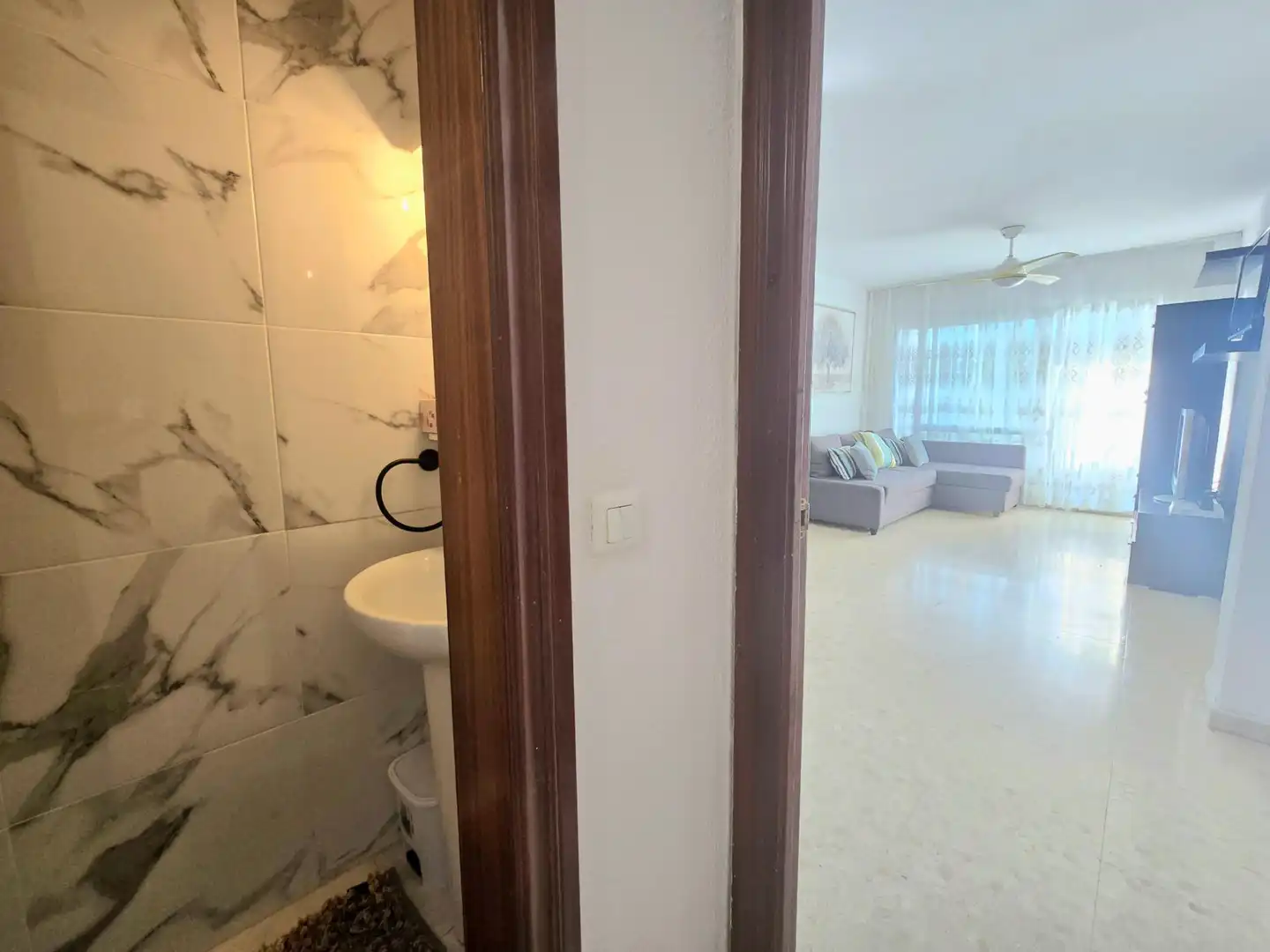 Wohnung zum Verkauf in Torremolinos mit Klimaanlage, Privatgarten und Terrasse