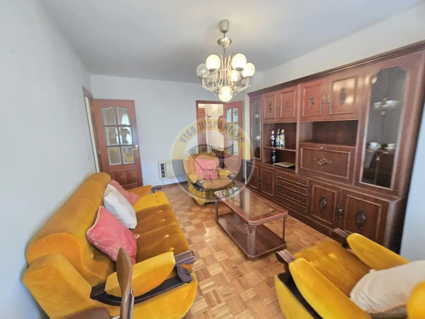 Sala de estar de Piso de alquiler en Vigo  con Calefacción, Parquet y Amueblado