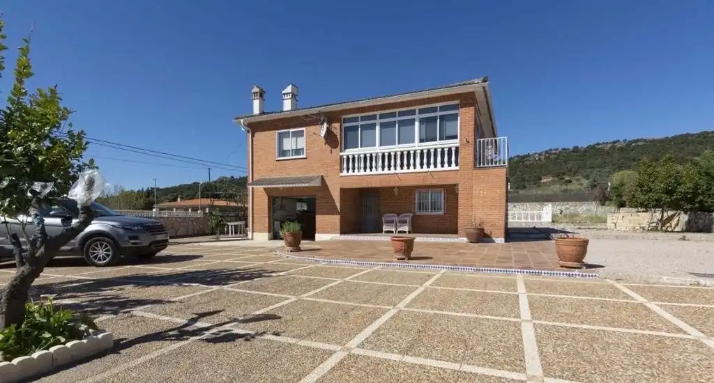 Casa amb piscina en venda a Valdesalor - Rincón de Ballesteros, imagen 3