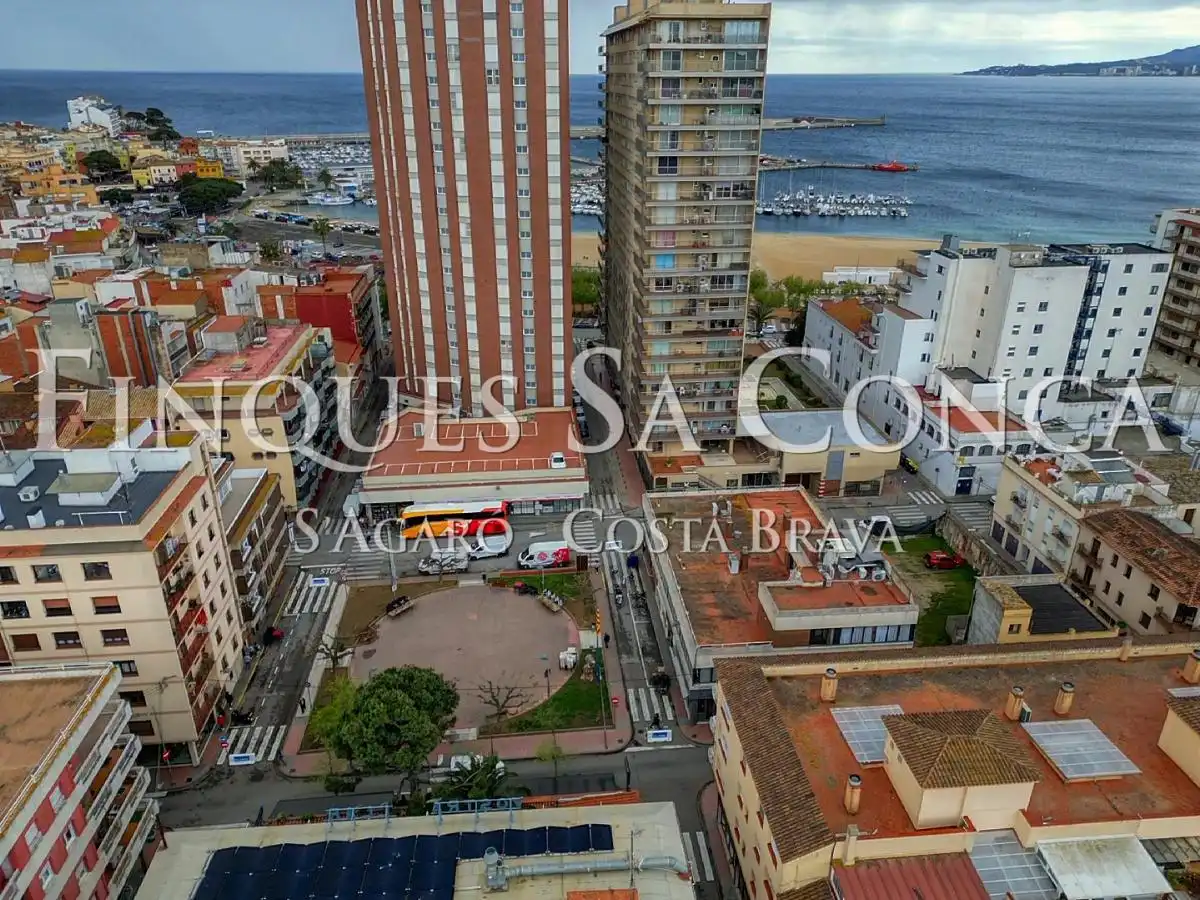 Vista exterior de Local en venda en Palamós