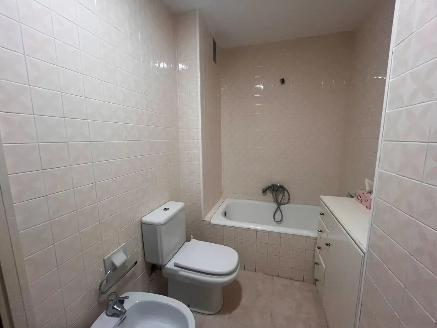 Baño de Apartamento en venta en Marbella con Calefacción, Terraza y Balcón