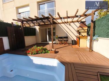 Casa pareada con piscina en venta en La Collada - Sis Camins