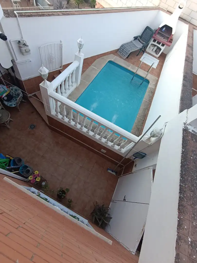 Piscina de Casa adosada en venda en Linares amb Aire condicionat, Calefacció i Terrassa