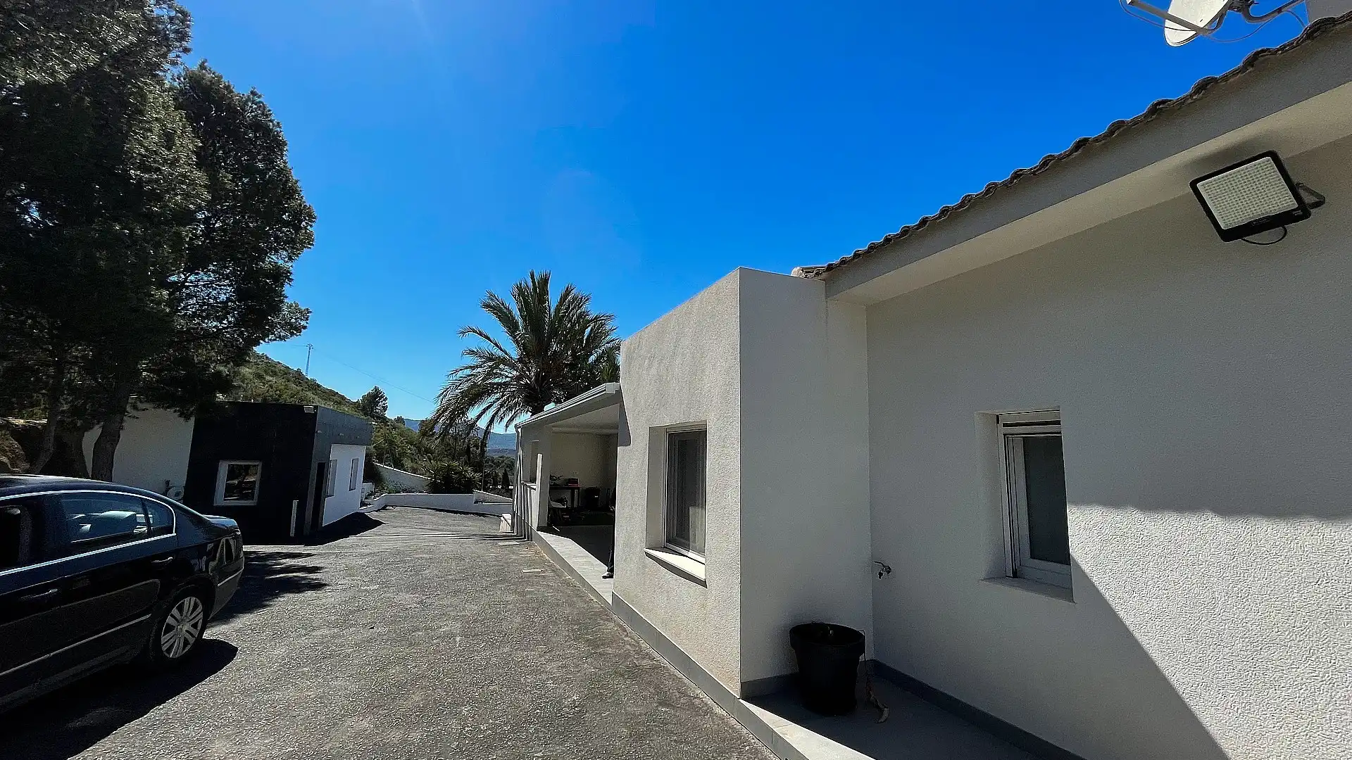 Vista exterior de Casa o xalet en venda en Elda amb Aire condicionat, Jardí privat i Terrassa