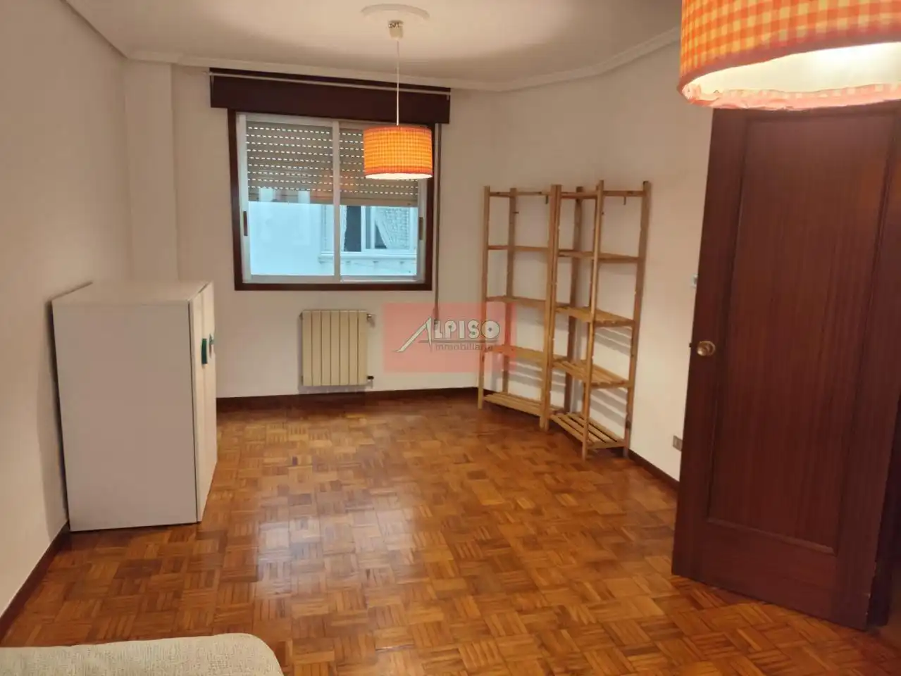 Dormitori de Pis de lloguer en Ourense Capital  amb Calefacció, Parquet i Traster