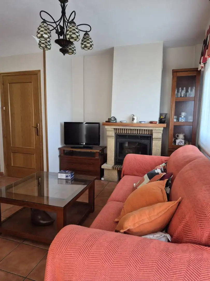 Wohnzimmer von Einfamilien-Reihenhaus zum Verkauf in Murcia mit Klimaanlage, Heizung und Privatgarten