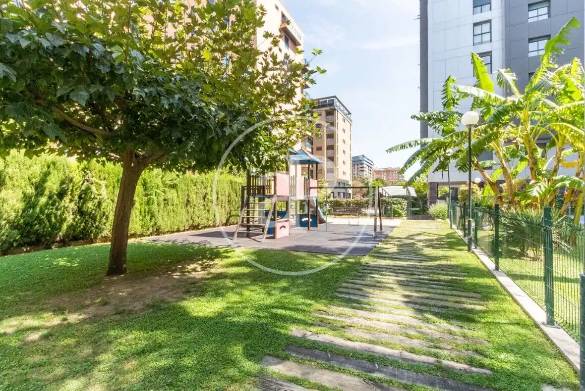 Vista exterior de Pis en venda en Valencia amb Aire condicionat, Calefacció i Jardí privat