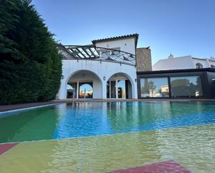 Piscina de Casa o xalet en venda en Empuriabrava amb Aire condicionat, Jardí privat i Terrassa