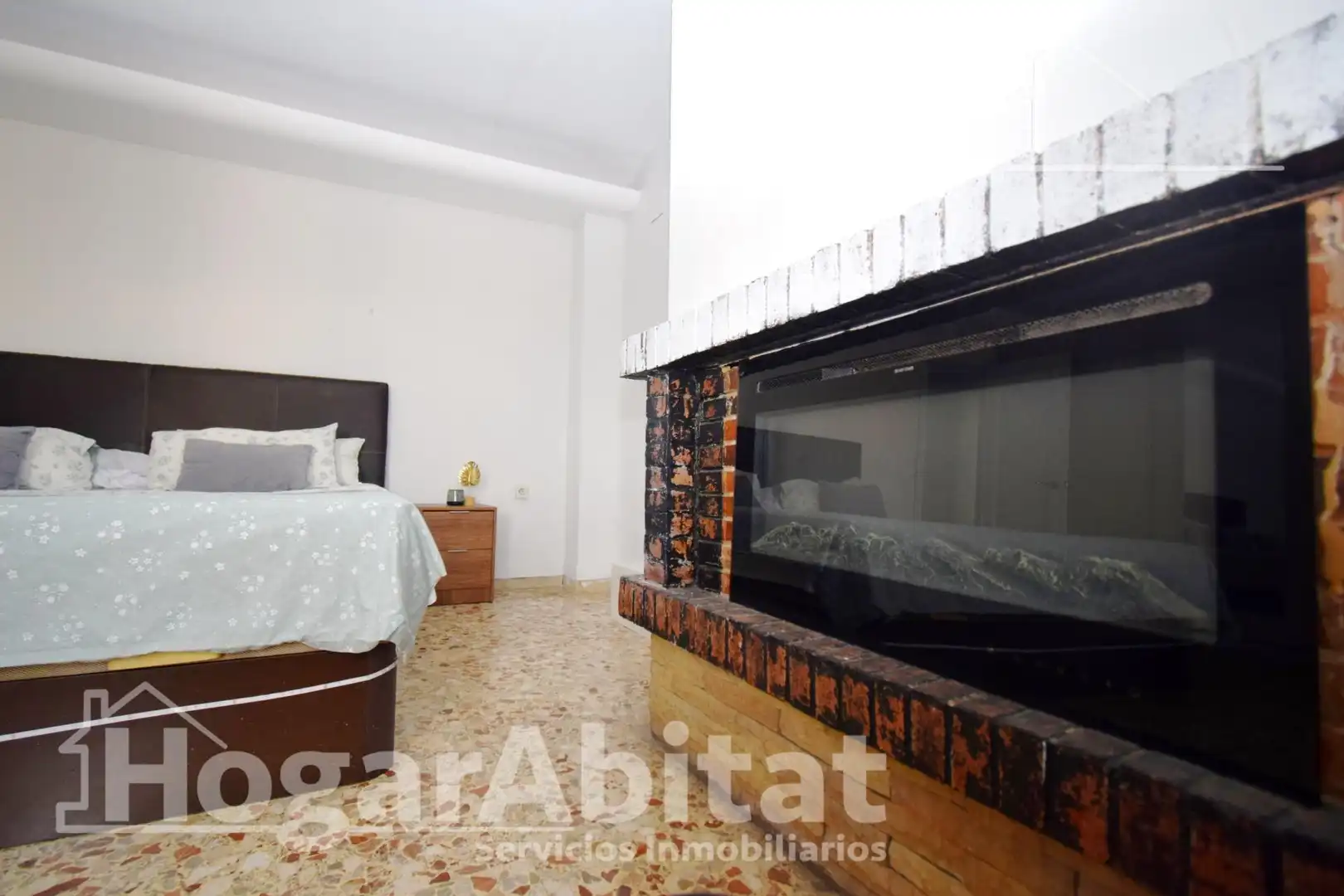 Habitación de Ático en venta en Catarroja con Terraza, Trastero y Balcón