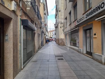 Locale commerciale in vendita a Calle Donoso Cortés