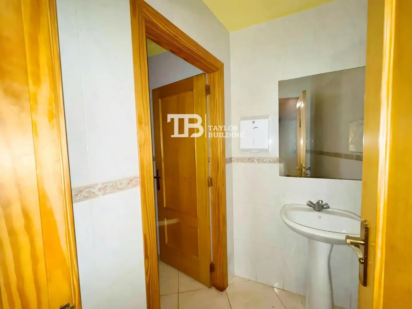 Bany de Local en venda en Andratx amb Aire condicionat, Parquet i Alarma