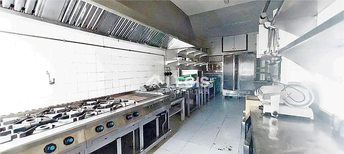 Cuina de Local en venda en Foz amb Aire condicionat i Moblat