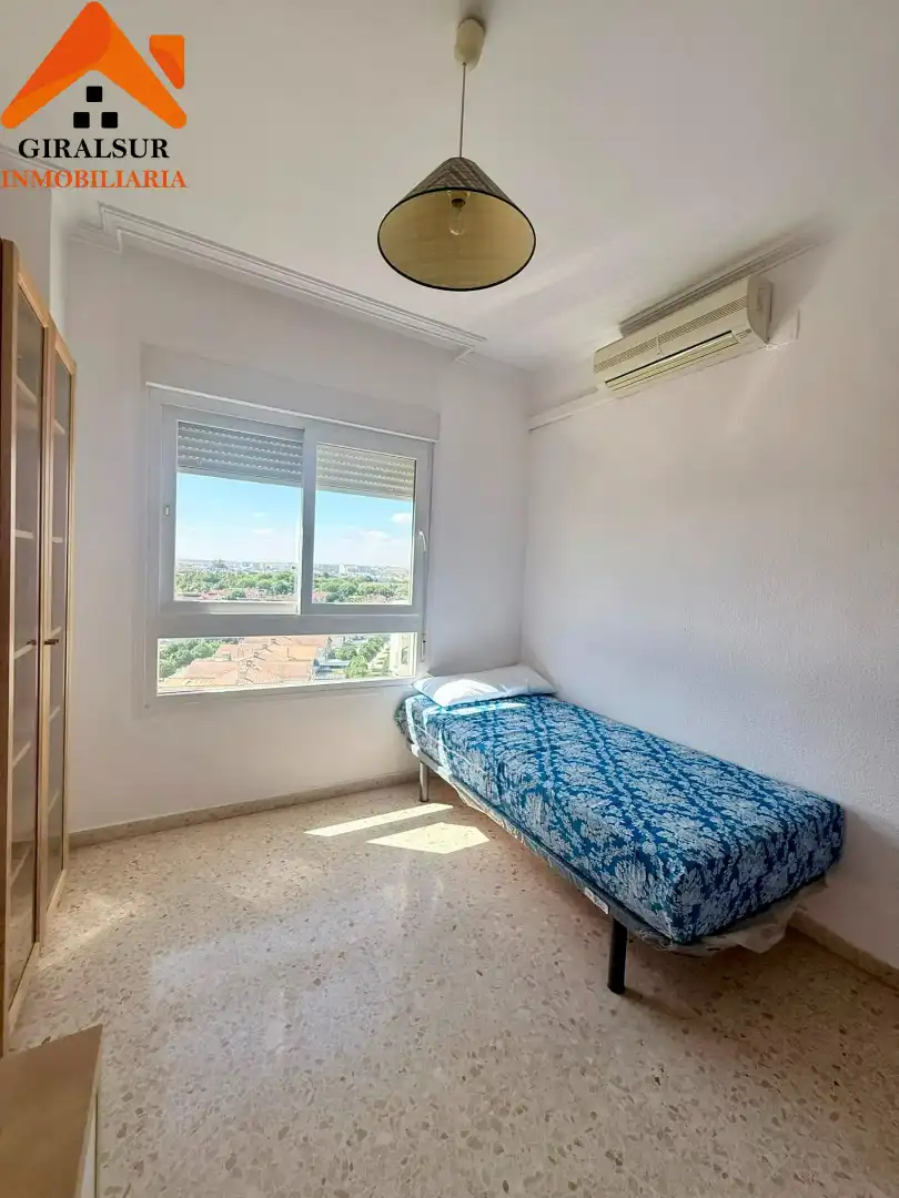Bedroom of Flat for sale in Sevilla  with Air Conditioner